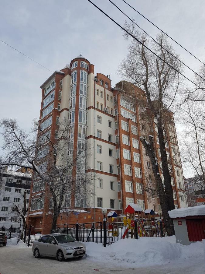 Apartament Petrovskie On Kartashova 3 Apartment Tomsk Luaran gambar